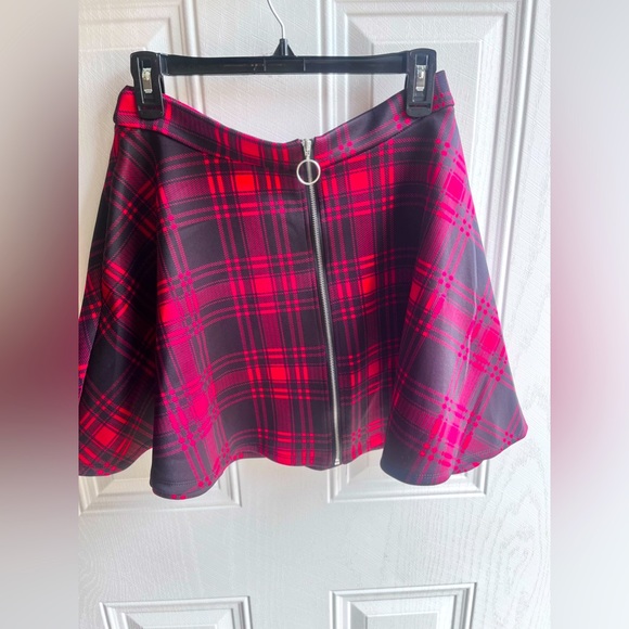 Hot Topic Red black plaid mini skirt w/silver ring zipper emo rock scene girl M - Picture 2 of 8